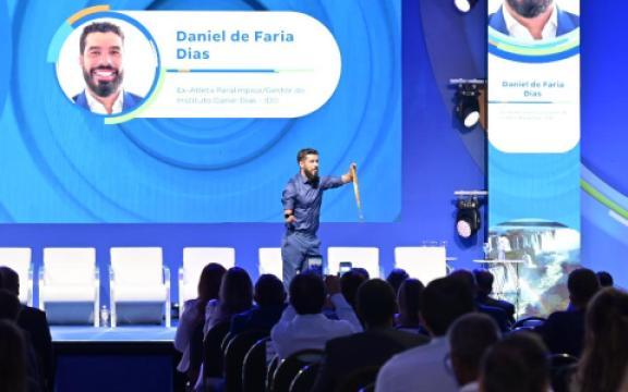 Maior atleta paralímpico da história do Brasil, Daniel Dias emociona público do IX ENTC